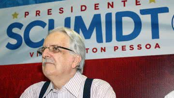 Imagem Em reunião cercada de polêmicas, Conselho aprova contas de Schmidt com ressalvas