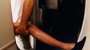 Imagem Nas alturas: jovem faz sexo em banheiro de avião com desconhecido