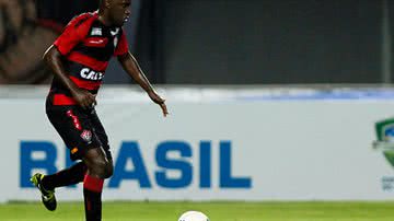 Imagem Em clássico nordestino, Vitória e Sport duelam no Joia da Princesa