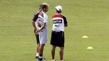 Imagem Com William Henrique, Ney Franco testa time com três atacantes