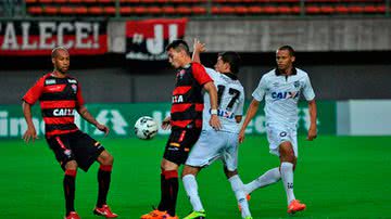 Imagem Duelo de rubro negros: Vitória encara Atlético-PR em Curitiba
