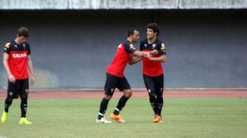 Imagem Confusão: Luis Aguiar e Adriano brigam em treino disputado em Pituaçu