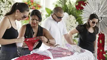 Imagem Família de Wando pode fazer exposição de calcinhas