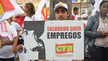 Imagem Com pauta de reivindicações, trabalhadores comparecem no Pelô neste 1º de maio