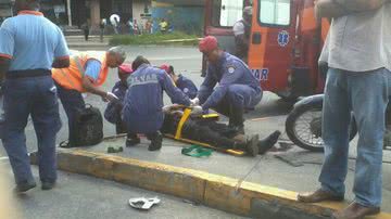 Imagem Motociclista fica ferido em colisão no Caminho das Árvores