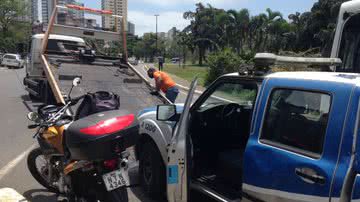Imagem Viatura colide com ônibus e investigador fica ferido
