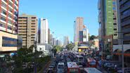 Imagem Duas pessoas ficam feridas após acidente na avenida Tancredo Neves