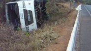 Imagem Mais um acidente envolvendo ônibus deixa feridos e um morto