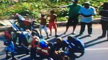 Imagem Acidente entre um ônibus e duas motos trava Estrada Cia-Aeroporto