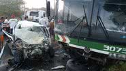 Imagem Três morrem e um fica gravemente ferido em acidente com ônibus na BR-101