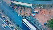 Imagem Carreta com leite em pó tomba na BR 324 e populares roubam carga