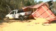 Imagem Carreta tomba, atinge três carros e deixa 11 feridos na BR 242