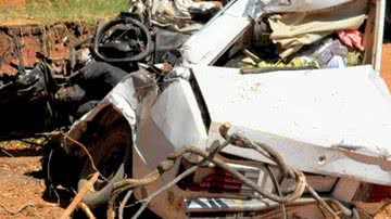 Imagem Mortes na estrada: carro se choca com ônibus na BR-030