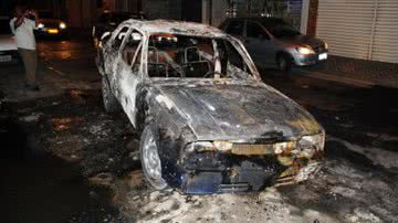 Imagem Carro pega fogo e assusta moradores de Vitória da Conquista