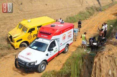 Imagem Carro da Prosegur cai em vala na BR 116