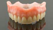 Imagem Homem morre após engasgar com a própria dentadura