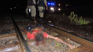 Imagem Brumado: bêbado senta em linha férrea e morre atropelado por trem