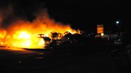 Imagem Incêndio atinge veículos estacionados no Disep de Conquista