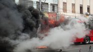 Imagem Ônibus pega fogo em Feira de Santana. Veja fotos