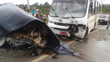 Imagem Três pessoas morrem em batida de carro com ônibus na Ilha de Itaparica