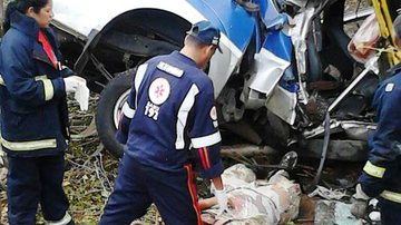 Imagem Tenente morre após viatura colidir com caminhão