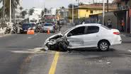 Imagem Carro invade areia da praia após colisão em Itapuã
