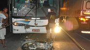 Imagem Motociclista morre após colisão com ônibus