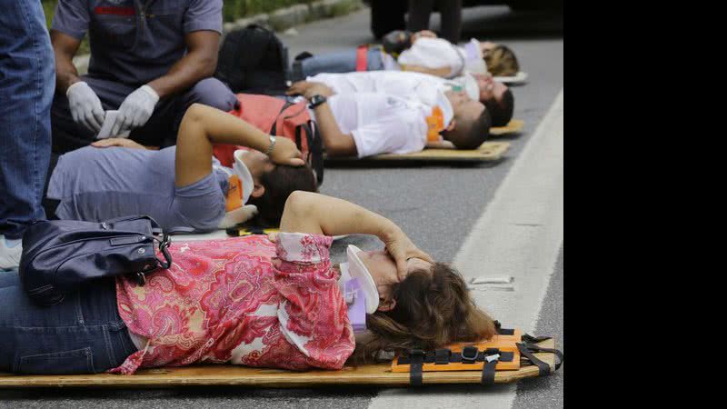 Imagem Sobe para 45 número de feridos após batida entre ônibus em São Paulo