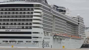 Imagem Barcos procuram turista mexicano que caiu de cruzeiro 