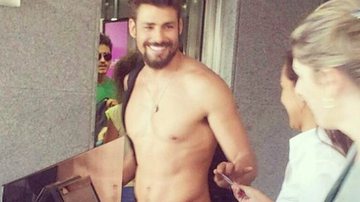 Imagem Cauã Reymond sofre acidente de motocicleta