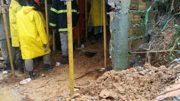 Imagem Construção desaba em Coutos e duas pessoas morrem