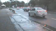Imagem  Comerciante perde o controle do carro e cai no Dique