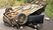 Imagem Duas pessoas morrem após carro que transportava 9 pessoas capotar na BR-330