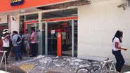 Imagem Queda de forro da marquise do Itaú fere dois pedestres em Teixeira de Freitas
