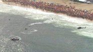 Imagem  Helicóptero dos Bombeiros cai no mar de Copacabana
