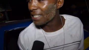 Imagem Assista: homem é preso acusado de furto e pede água aos policiais