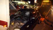 Imagem Colisão entre Ford Ka e micro-ônibus causa congestionamento em frente à Unijorge