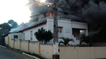 Imagem Santa Inês: botijão de gás explode e incendeia casa de estudantes
