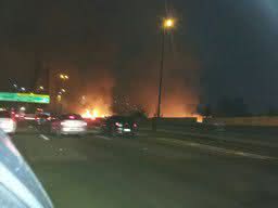 Imagem SP: Favela pega fogo ao lado da Marginal Tietê