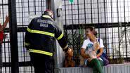 Imagem Com dificuldades, bombeiros controlam incêndio de prédio em Brotas 