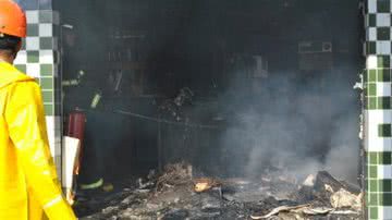 Imagem Loja é atingida por chamas em Conquista