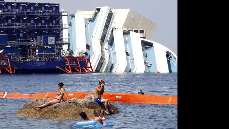 Imagem Cinco oficiais do navio Costa Concordia são condenados