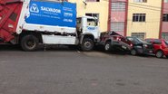 Imagem Você repórter: caminhão da Revita destrói sete carros na Estrada das Barreiras