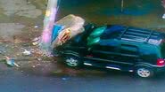 Imagem Motorista perde controle do veículo e derruba poste em Itapuã