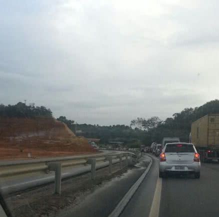 Imagem Via Parafuso: uma pessoa fica gravemente ferida em acidente 