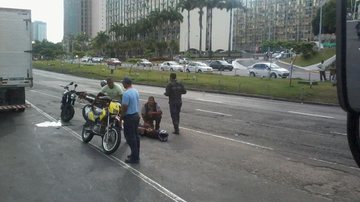 Imagem Motociclistas ficam feridos em acidente no Iguatemi