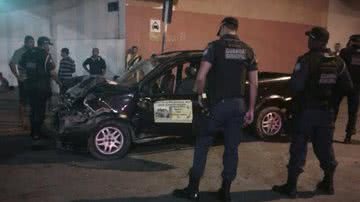 Imagem Homem bate o carro, fere três e foge do local
