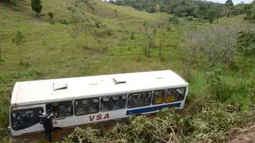 Imagem Agerba informa que vistoriou este ano ônibus que caiu em ribanceira 