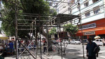 Imagem Homem cai de andaime na Praça da Piedade