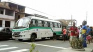Imagem Ônibus colide com carro de passeio e deixa três pessoas feridas